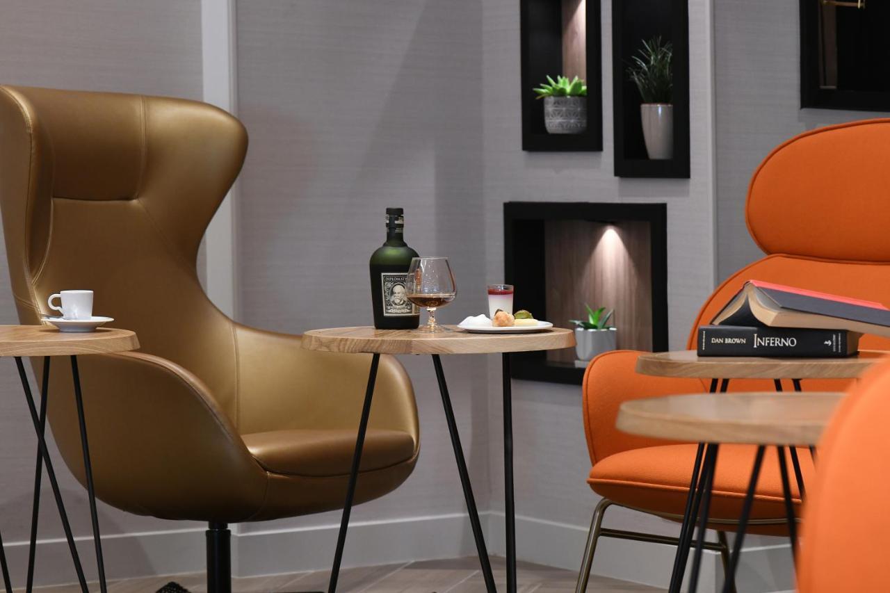 Novotel Arenas Aeroport Hotel 4*
