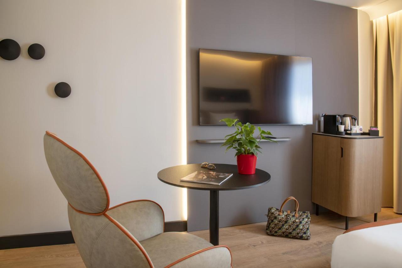 Novotel Arenas Aeroport Hotel